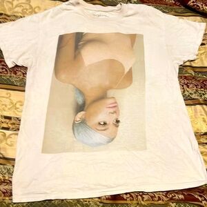 🔥OFFICIAL ARIANA GRANDE "SWEETENER" UPSIDE PORTRAIT SHIRT